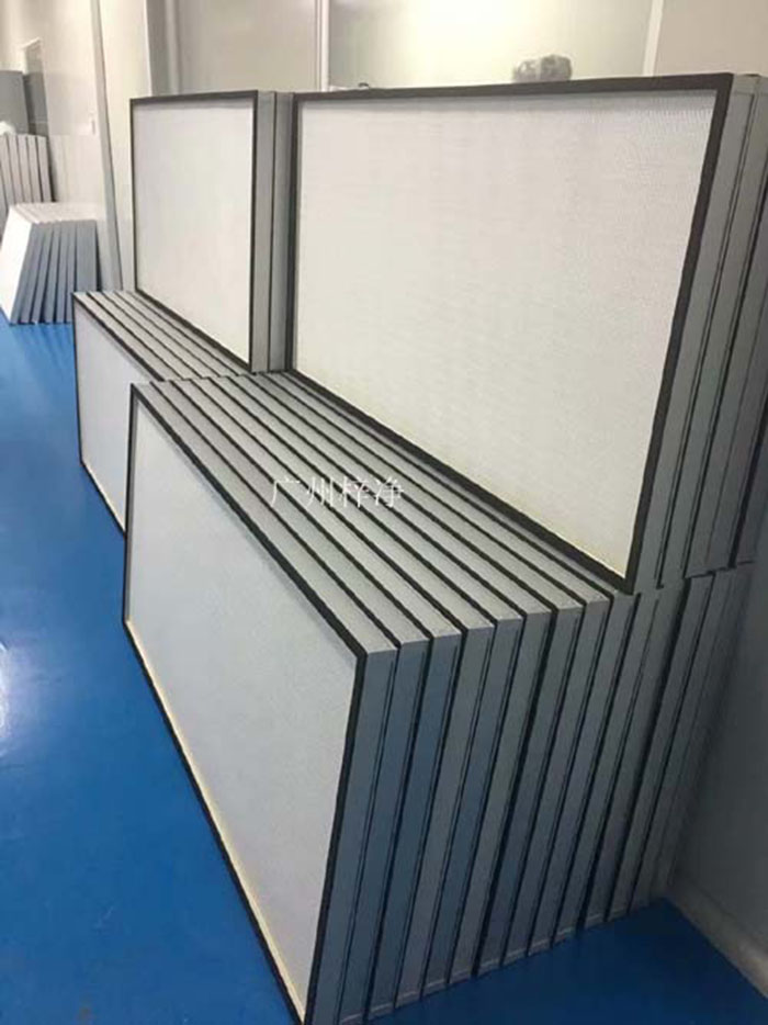 ULPA級超高效空氣過濾器適用于10000級-100級潔凈系統(tǒng)，空調(diào)系統(tǒng)，因此產(chǎn)品已廣泛應(yīng)用于電子、微電子、半導(dǎo)體、光器件、生物和醫(yī)藥線路、照相機和光學(xué)儀器、精密機械等多個領(lǐng)域。