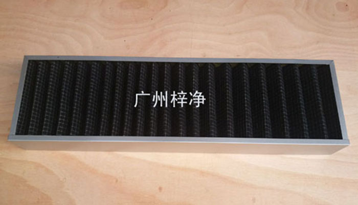 活性碳過濾器廣泛用于化學(xué)、制藥、食品、娛樂場所、需要凈化空氣的場所， 有害氣體如苯、甲醛、氨氣等的吸附脫除 溶劑的回收 ，采用活性炭氈比表面積大，吸附能力強，迅速處理各種有害氣體, 有效潔凈空氣對氣味的控制。