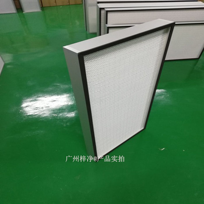 高效過濾器在潔凈室中的布置是確保室內(nèi)空氣質(zhì)量達到規(guī)定標(biāo)準(zhǔn)的關(guān)鍵環(huán)節(jié)。